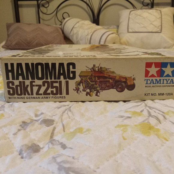 Tamiya German Hanomag Sdkfz251/1 w/t 9 Figures 1/35 Complete - Picture 4 of 6